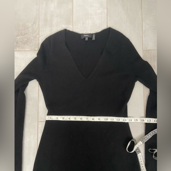 Theory V Neck Sweater 100% Cashmere Black Long Bell Sleeve Dress Size Medium - Picture 6 of 8